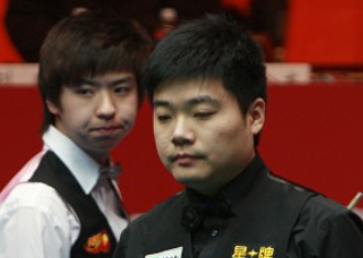 发布会上公 发布会上公